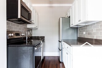 817 W Lakeside Pl in Chicago, IL - Building Photo - Building Photo