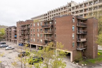 South Valley Apartments in Hamilton, ON - Building Photo - Building Photo