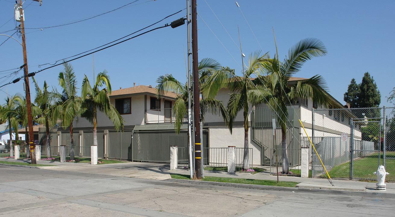 Richland Apartments in Santa Ana, CA - Building Photo