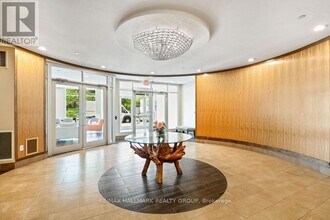 131-131 Holland Ave in Ottawa, ON - Building Photo - Building Photo
