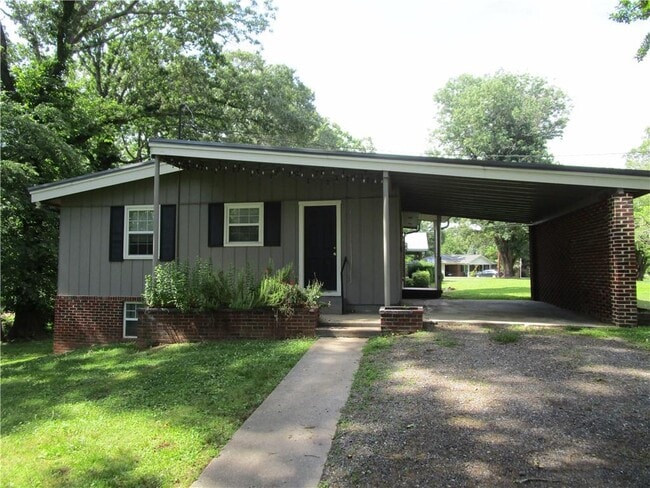 property at 3413 Lakeland Rd