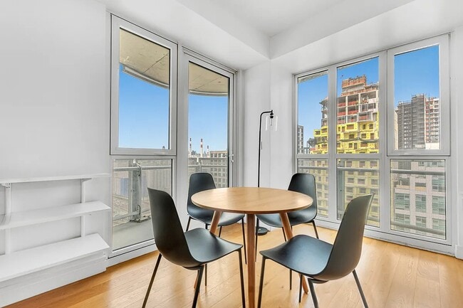 24-16 Queens Plaza S in Queens, NY - Building Photo - Building Photo