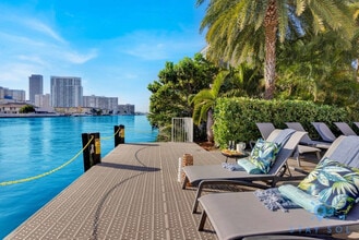 2602 E Hallandale Beach Blvd in Hallandale Beach, FL - Building Photo - Building Photo
