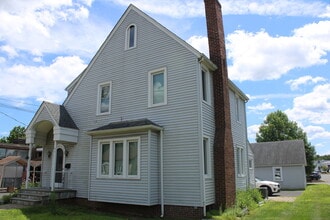 55 E Cedar St in Newington, CT - Building Photo - Building Photo