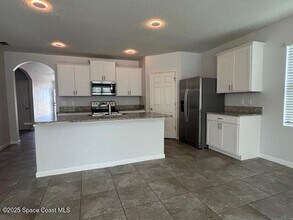 900 Old Country Rd S E in Palm Bay, FL - Building Photo - Building Photo