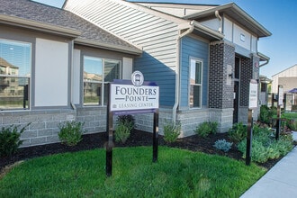 Founders Pointe Apartments in Franklin, IN - Building Photo - Building Photo