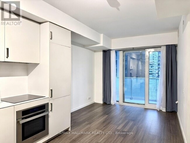 88 Queen St E in Toronto, ON - Building Photo - Building Photo