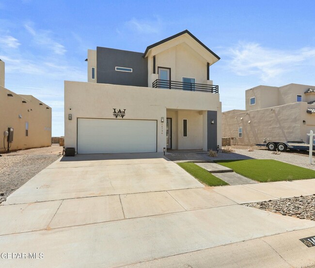 14736 John McNeely Ave in El Paso, TX - Foto de edificio - Building Photo