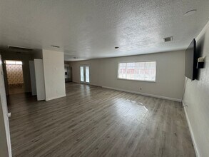 22241 Mohican Ave in Apple Valley, CA - Building Photo - Building Photo