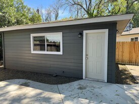 1048 Warner St in Chico, CA - Building Photo