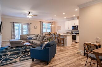 109 NW 24th St in Oak Island, NC - Building Photo - Building Photo