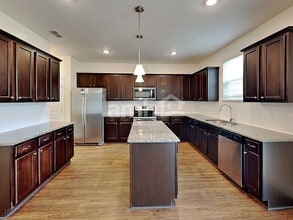 3109 Creek Village Ln in Green Cove Springs, FL - Foto de edificio - Building Photo