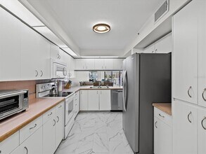 6650 Sunset Way in St Pete Beach, FL - Building Photo - Building Photo