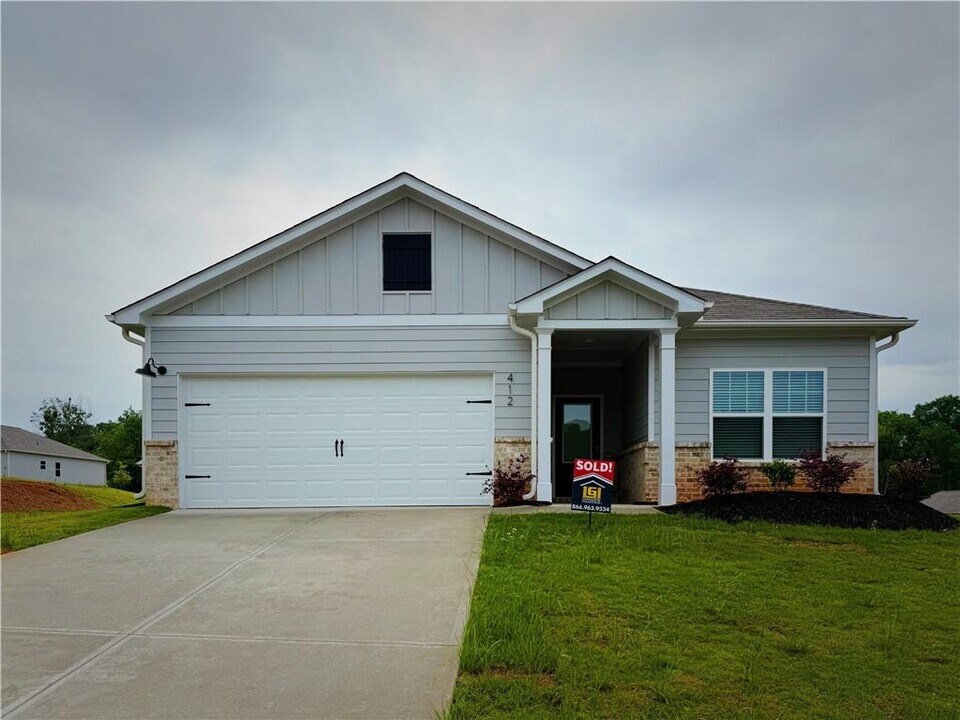 412 Egret Ct in Hoschton, GA - Building Photo