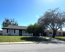 3918 Stratfield Dr in New Port Richey, FL - Foto de edificio - Building Photo