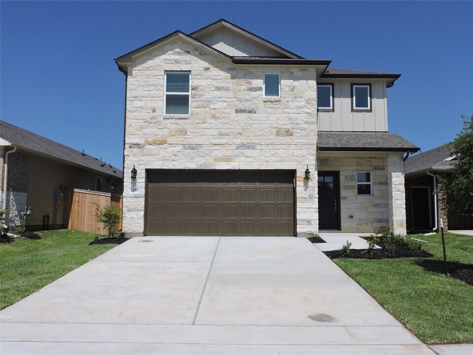 7219 Cherrybark Oak Dr in Conroe, TX - Foto de edificio