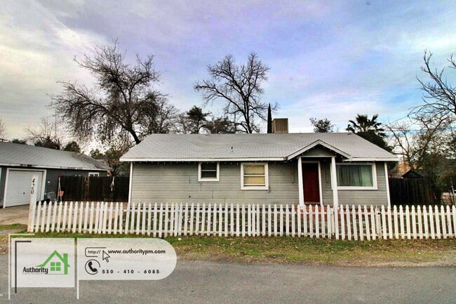 420 Beagle Ln in Redding, CA - Foto de edificio - Building Photo