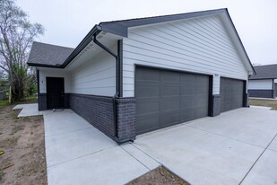 Duplexes on Custer and Murdock in Wichita, KS - Building Photo