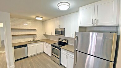 10760 Rose Ave in Los Angeles, CA - Building Photo - Building Photo