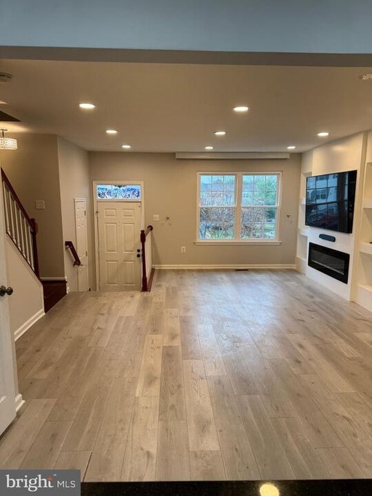 605 Warrenton Terrace NE in Leesburg, VA - Foto de edificio