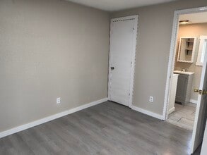 9035 SE Division St in Portland, OR - Building Photo - Building Photo