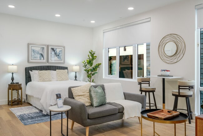 38 Hichborn St, Unit 404 in Boston, MA - Building Photo - Building Photo