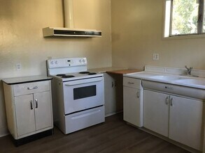 647 D St in Davis, CA - Building Photo - Building Photo