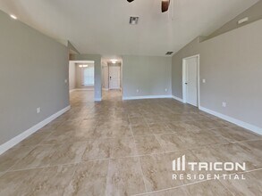 27429 Tierra Del Fuego Cir in Punta Gorda, FL - Building Photo - Building Photo