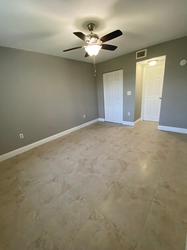 property at 2820 N Oakland Forest Dr