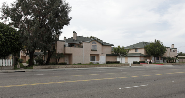 Victoria Park in Costa Mesa, CA - Building Photo - Building Photo