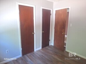 2209 Wolf Ridge Rd in Mobile, AL - Building Photo - Building Photo