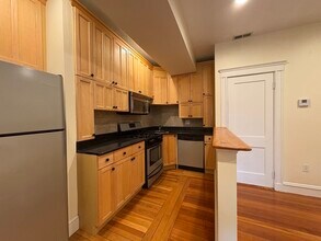 187 Winthrop Rd, Unit #1 in Brookline, MA - Building Photo - Building Photo
