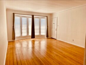 10942 Moorpark St, Unit 1 in North Hollywood, CA - Foto de edificio - Building Photo