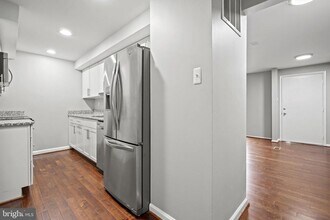 5863 Jackson Oak Ct in Burke, VA - Building Photo - Building Photo