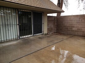 2440 Paradise Village Way in Las Vegas, NV - Building Photo