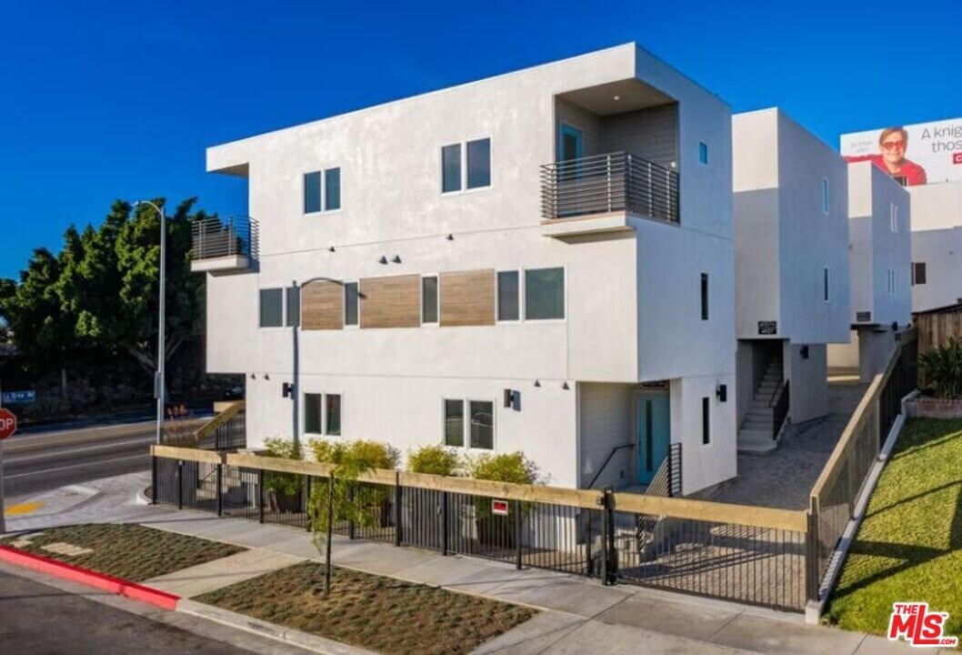 4935 20th St in Los Angeles, CA - Building Photo