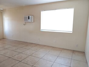 876 N 3rd St in El Cajon, CA - Foto de edificio - Building Photo