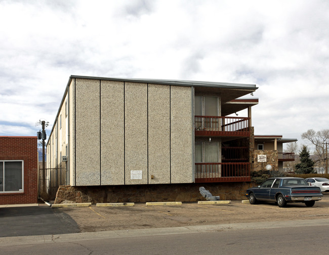 Boulder Manor Apartments in Colorado Springs, CO - Building Photo - Building Photo