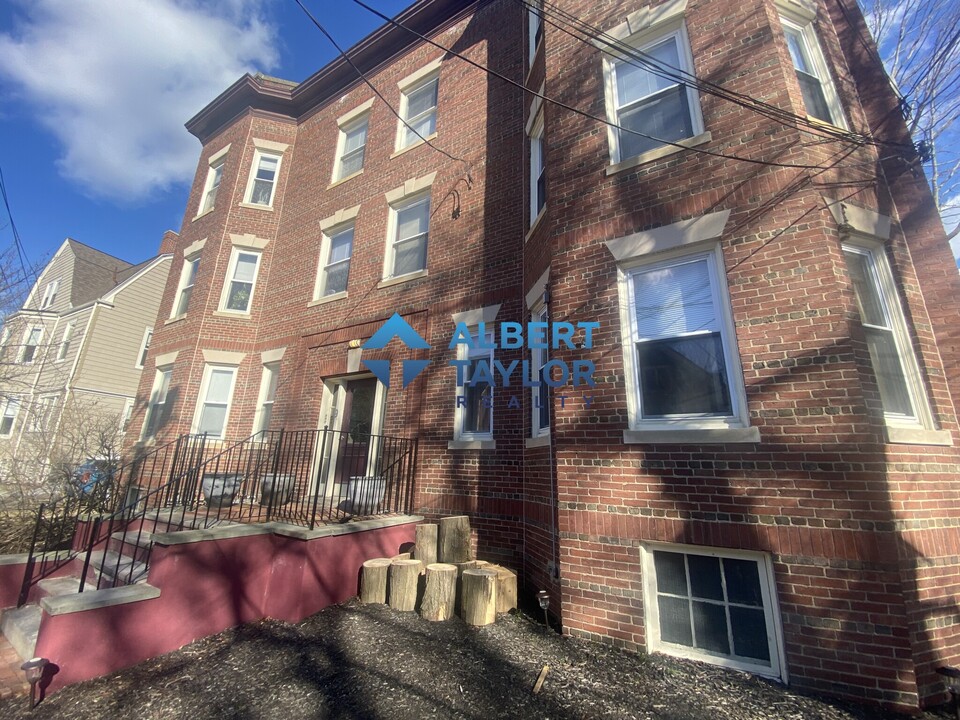 12 Fairfield St, Unit 1L in Cambridge, MA - Building Photo