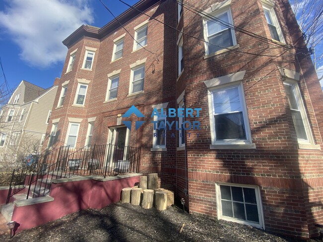 12 Fairfield St, Unit 2R