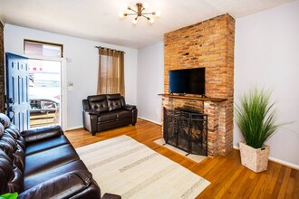 904 S Hanover St in Baltimore, MD - Building Photo - Building Photo