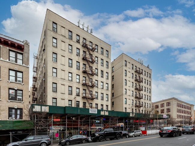 115-127 Nagle Ave in New York, NY - Building Photo - Building Photo