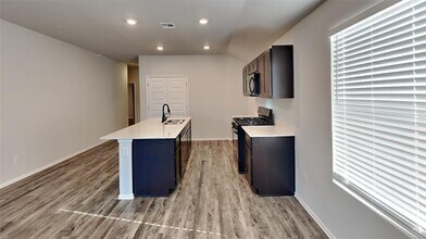 12044 SW 36th St in Mustang, OK - Building Photo - Building Photo