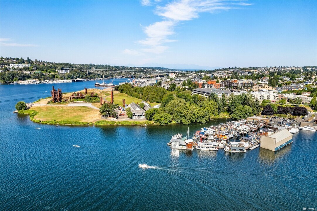 2143 N Northlake Way, Unit Algo Mas 50 in Seattle, WA - Foto de edificio