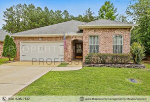 200 Stoneybrook Dr in Brandon, MS - Building Photo