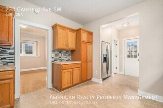 233 Garfield Ave SW in Grand Rapids, MI - Building Photo - Building Photo