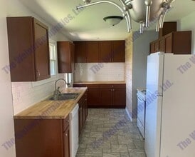 2209 Roland Dr in Champaign, IL - Building Photo - Building Photo