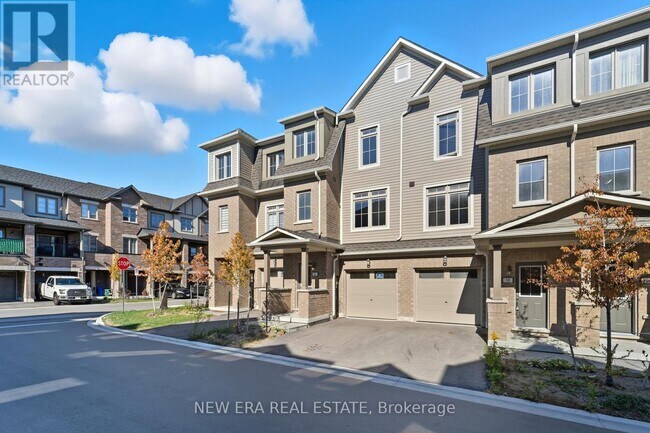 6 Malone Ln in Clarington, ON - Building Photo - Building Photo