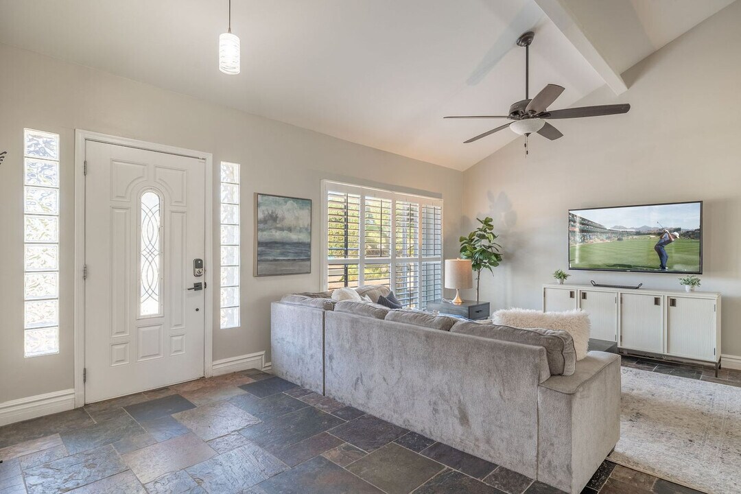 5948 E Corrine Dr in Scottsdale, AZ - Building Photo