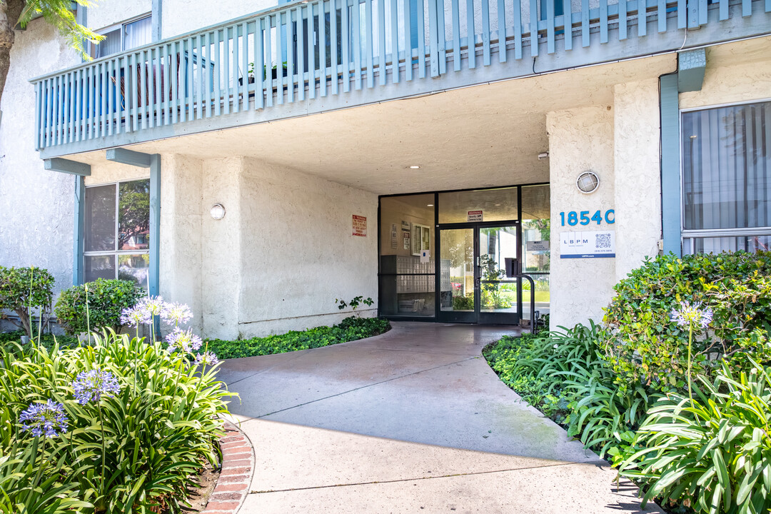 Woodridge Apartments in Northridge, CA - Foto de edificio